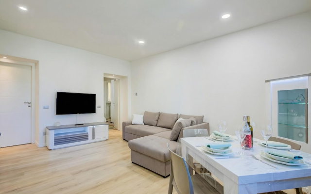 Patty New Apartment in Laveno Center