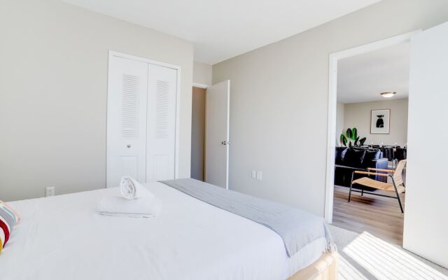 Stylish & Fantastic apt in Crystal City