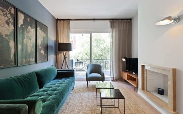 Designer 4 Bed Apt W Balcony Near Placa Catalunya