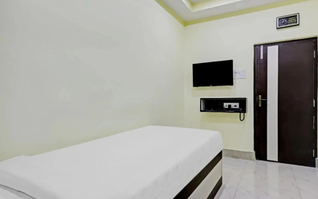 Capital O 85514 Kalpana Hotel