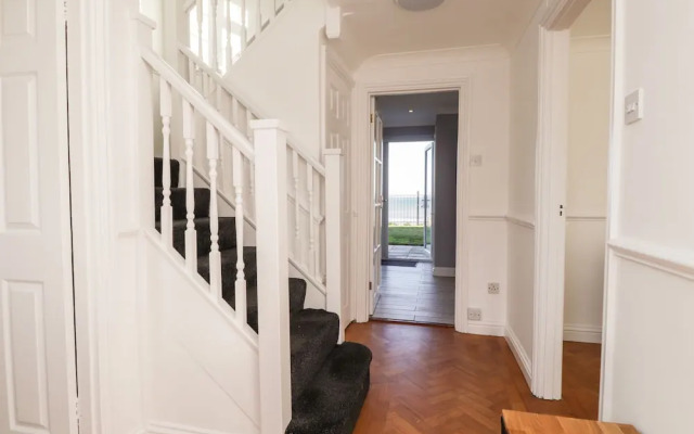 17 St. Magnus Close