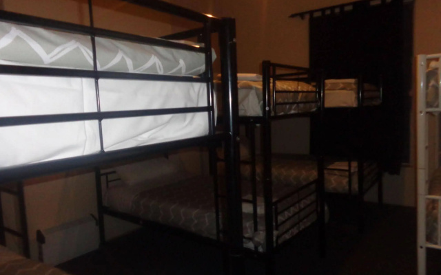 Adelaide Motel  Backpackers – Guest Rooms – Adelaide