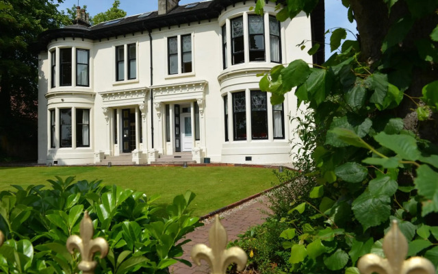 Number 10 Hotel