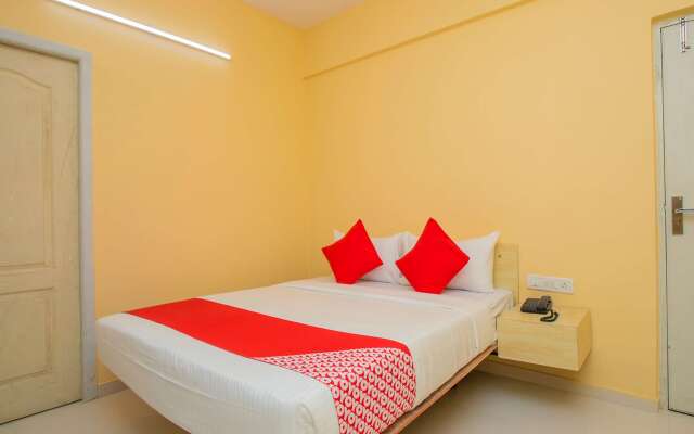 OYO 10522 Varcity Emerald