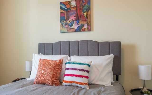 Apartment with Parking by Frontdesk