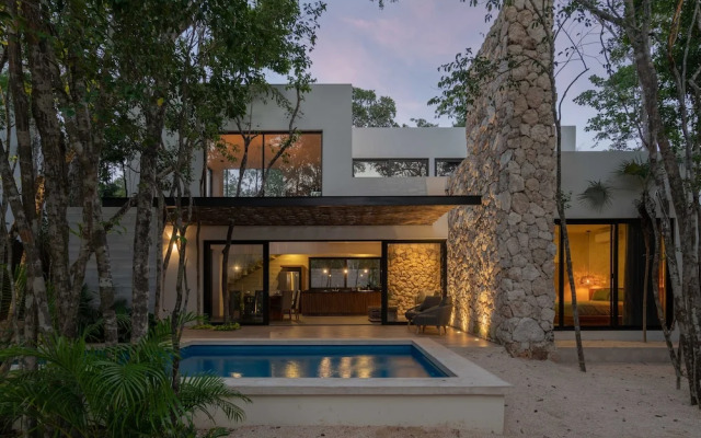 Twelve O’Clock Luxury Villas