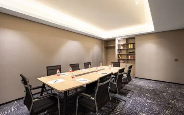 Jiaozhou Felix International Hotel (Lanzhou West Road Jiaozhou Railway Station)