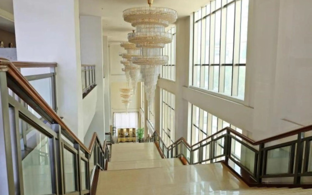 Mandarin Plaza Hotel