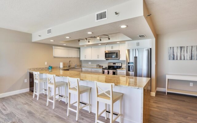 Trillium 4C Beach Front With Private Balcony/updated/pool!