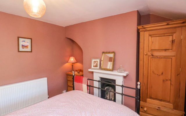 2 Whinstone Cottage
