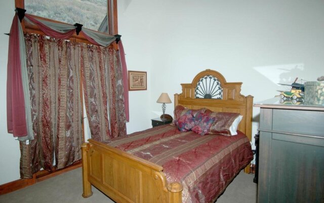 Robason 6 Bedroom Home by RedAwning