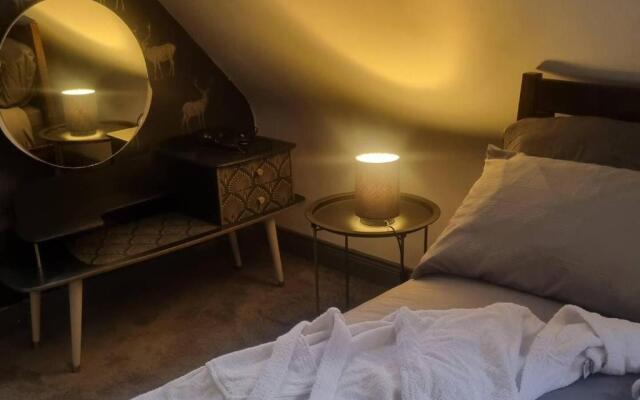 Angela's Hideaway - 2 Beds - Hot Tub - Sauna