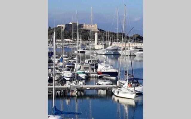 Port Vauban appartement F3 refait à neuf