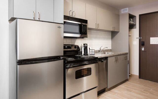 Pomeroy Inn & Suites Prince George