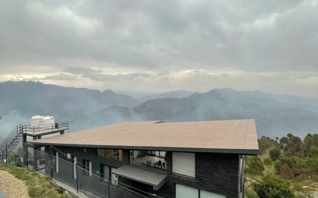 LaRiSa X Mountains & Martini Villa