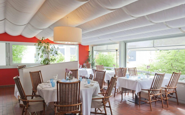 Hidalgo Suites & Restaurant