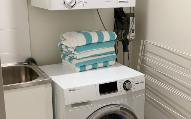 DAYDREAM Spcaious & Comfortable with Water Views