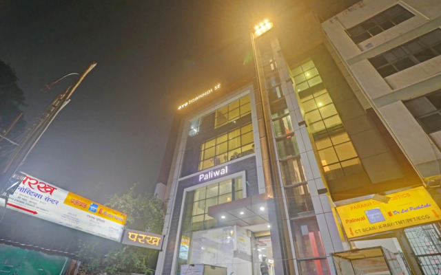 OYO 77788 Townhouse 405 Mall Road