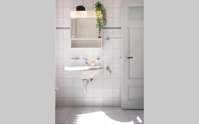 2 Zimmer in Jugendstilwohnung mit Garten (1-6 P.)