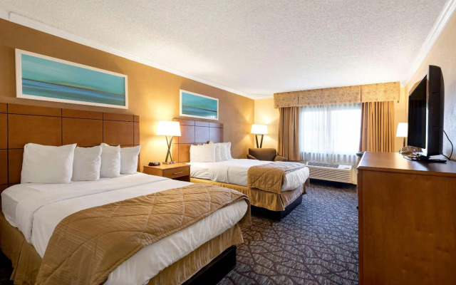 Clarion Hotel Detroit Metro Airport