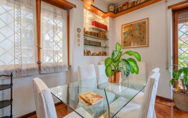 Beautiful Apartment in Roma With Wifi and 2 Bedrooms