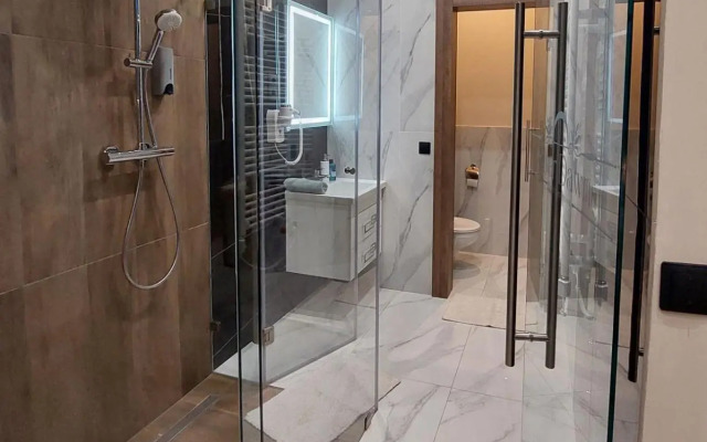 Silver Dawn Apartments