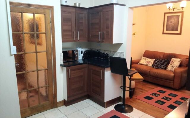 Beautiful 4-bed Apartment in Wolverhampton