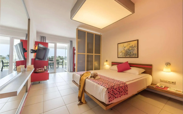 Seven Seas Hotel Blue