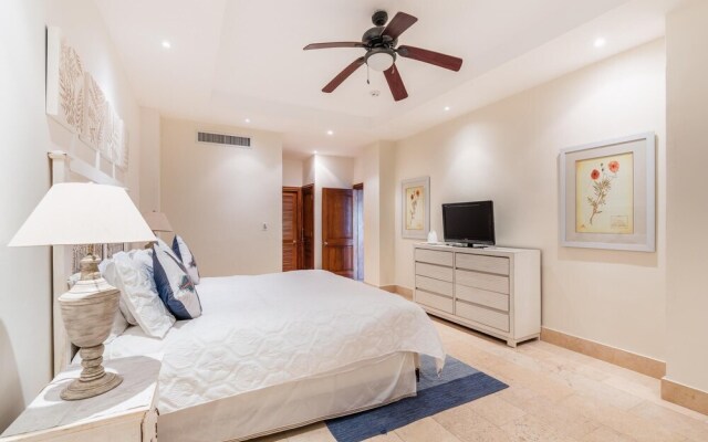 Classy Aquamarina Beachfront w Jacuzzi 6AB