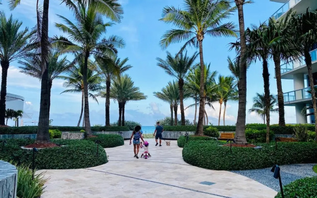 Carillon Miami Beach Private Suites