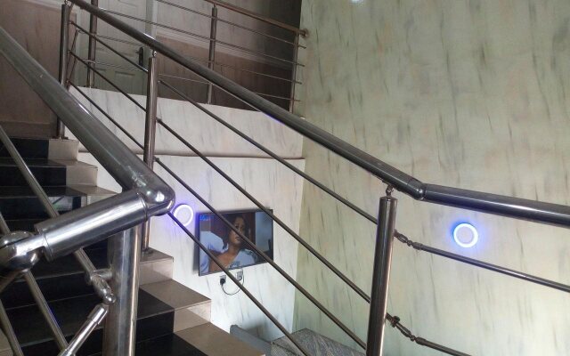 Unique Didis Royal Hotel & Suites