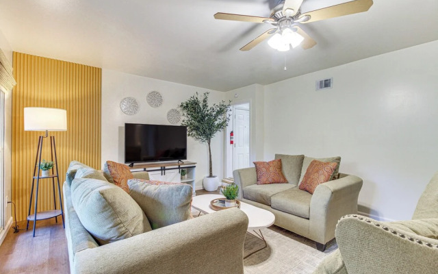 Garden City Home w/ Screened Porch: Near Savannah!