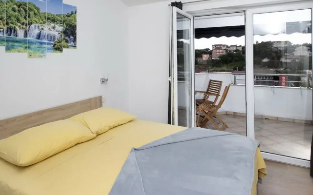 Apartment Mia - Two Bedroom Apartment With Balcony