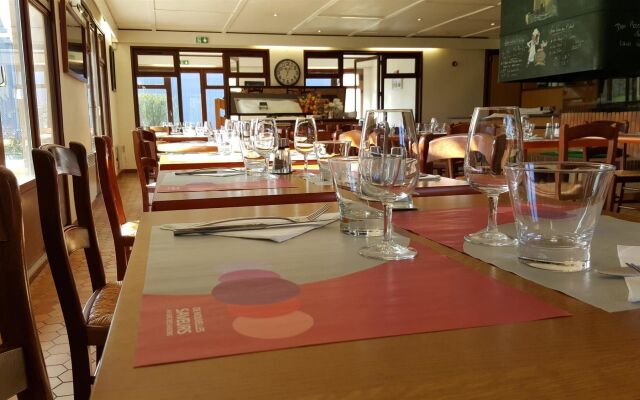 Le 2 by HOTEL AKENA LA FERTE BERNARD