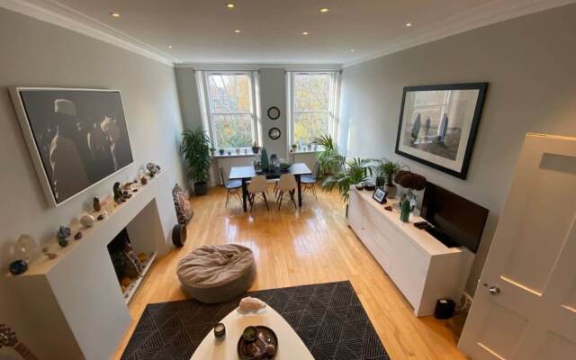 Beautiful 2 Bedroom Property in Earl's Court
