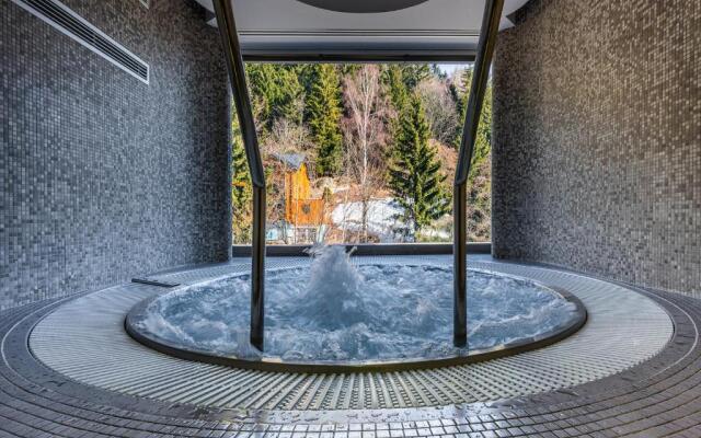 Hotel Pecr Well