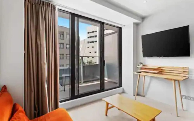 Stylish Central City 1-Bedroom With Patio
