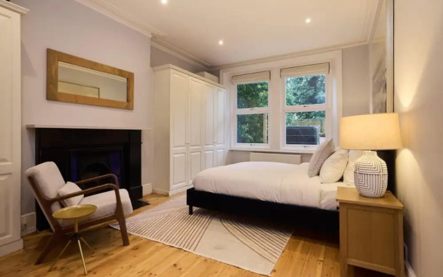 The West Kensington Hideout - Cozy 2bdr Flat With Garden