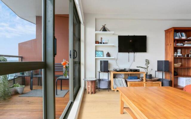 Central and stylish apartment with city views