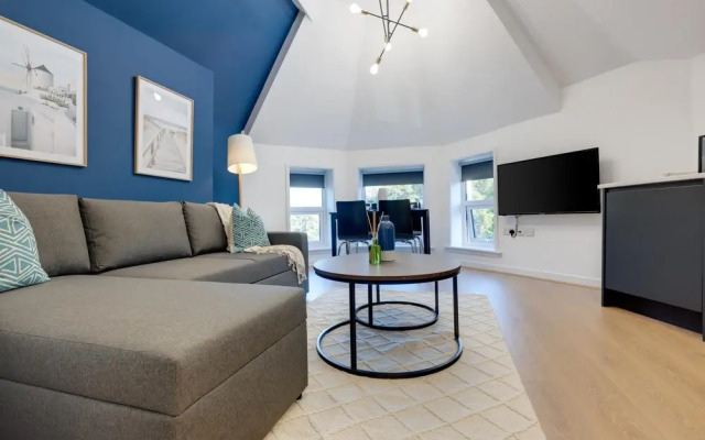 Scarborough 2BR Apt Near Beach & Park
