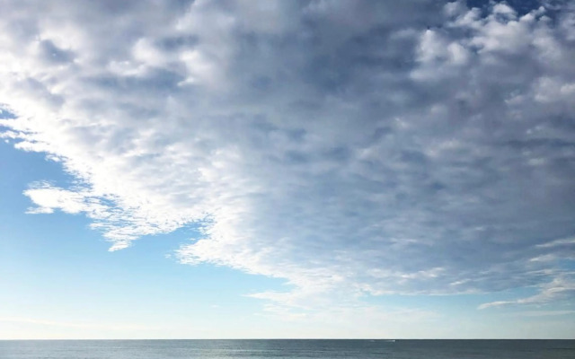 New Stunning Seaview Apartment with lovely balcony