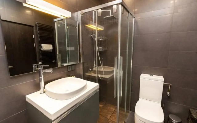 -30  NEW 2 BR Super Spacious Apt w/Terrace+views
