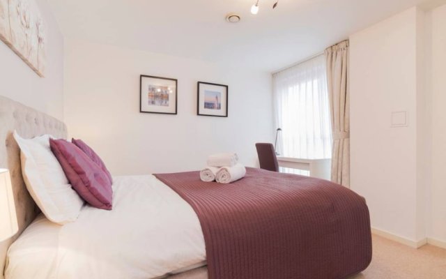 Luxury 1 Bed Apartment With Balcony In Greenwich