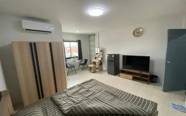 84 Bar & Guest House