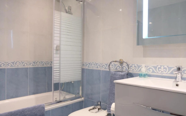 luxury modern apartment with terrace, pool and garage!