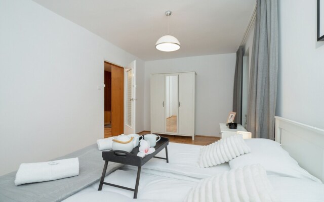 Apartment With Balcony Cracow by Renters