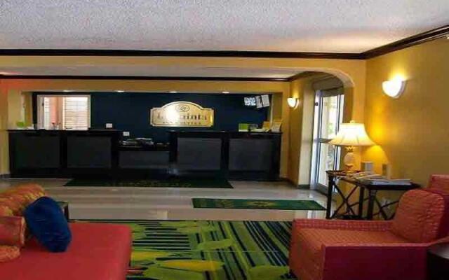 La Quinta Inn & Suites By Wyndham Tulsa Central