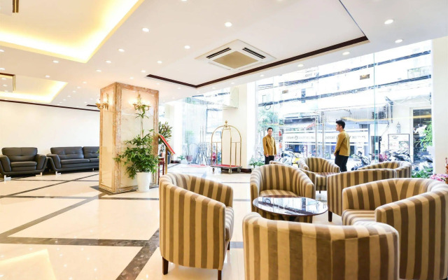 May De Ville Lakeside Hotel