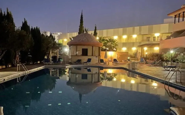2 Bed Townhouse Sleeps 4 - Pool - Patio & Balcony