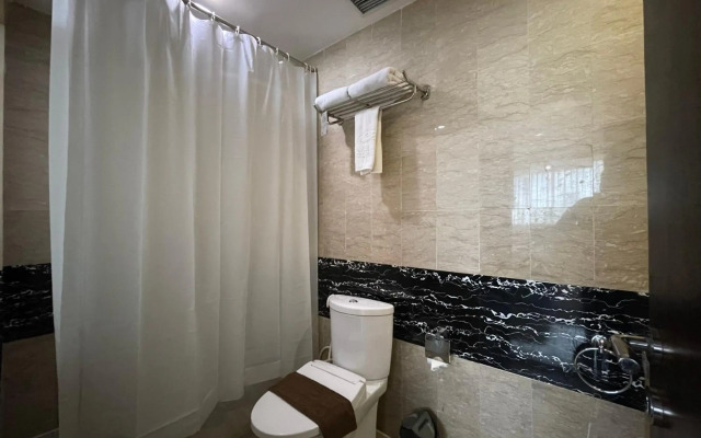 Travellers Hotel Phinisi